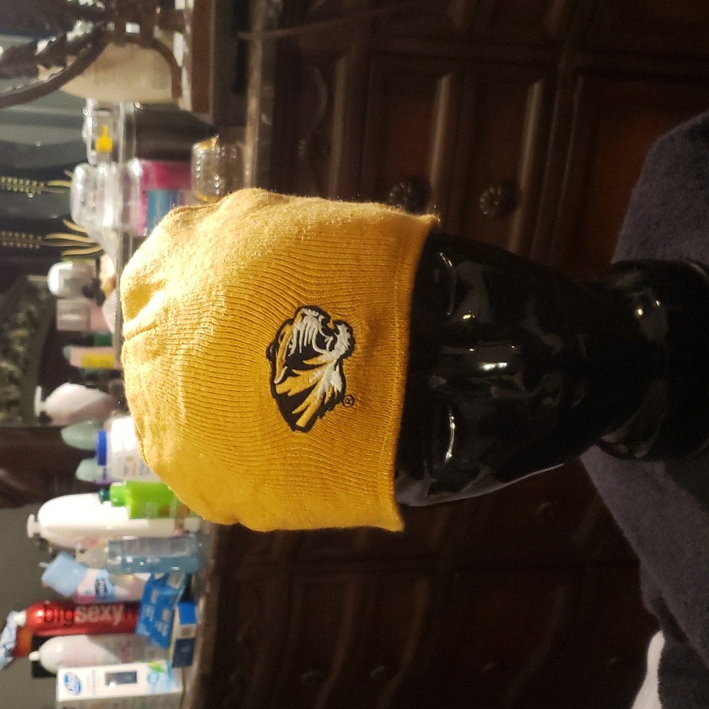 MISSOURI TIGERS BEANIE OFFICIALLY LICENSED COLLEGIATE PROUDUCTS